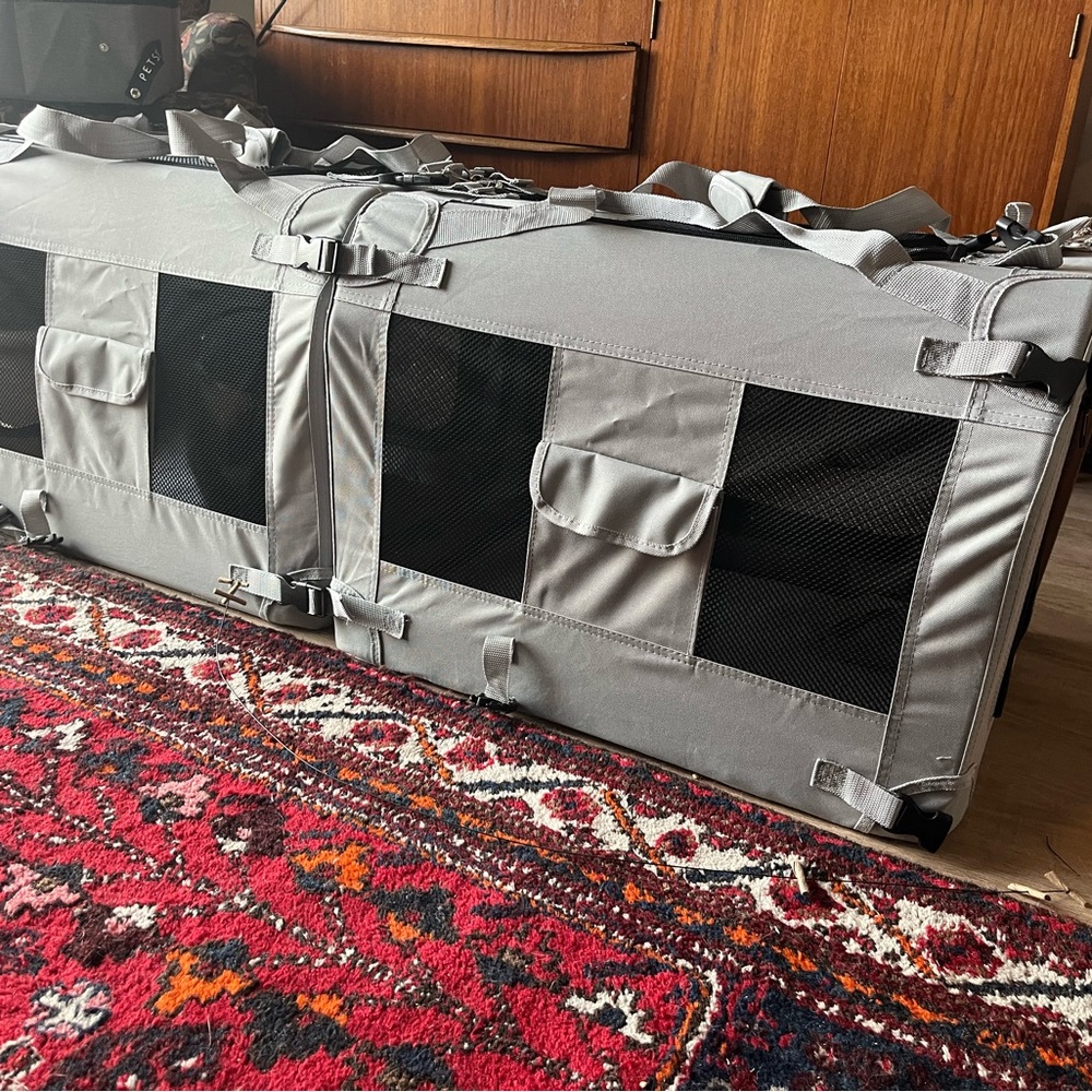 Extra large soft sided cat carrier for car travel